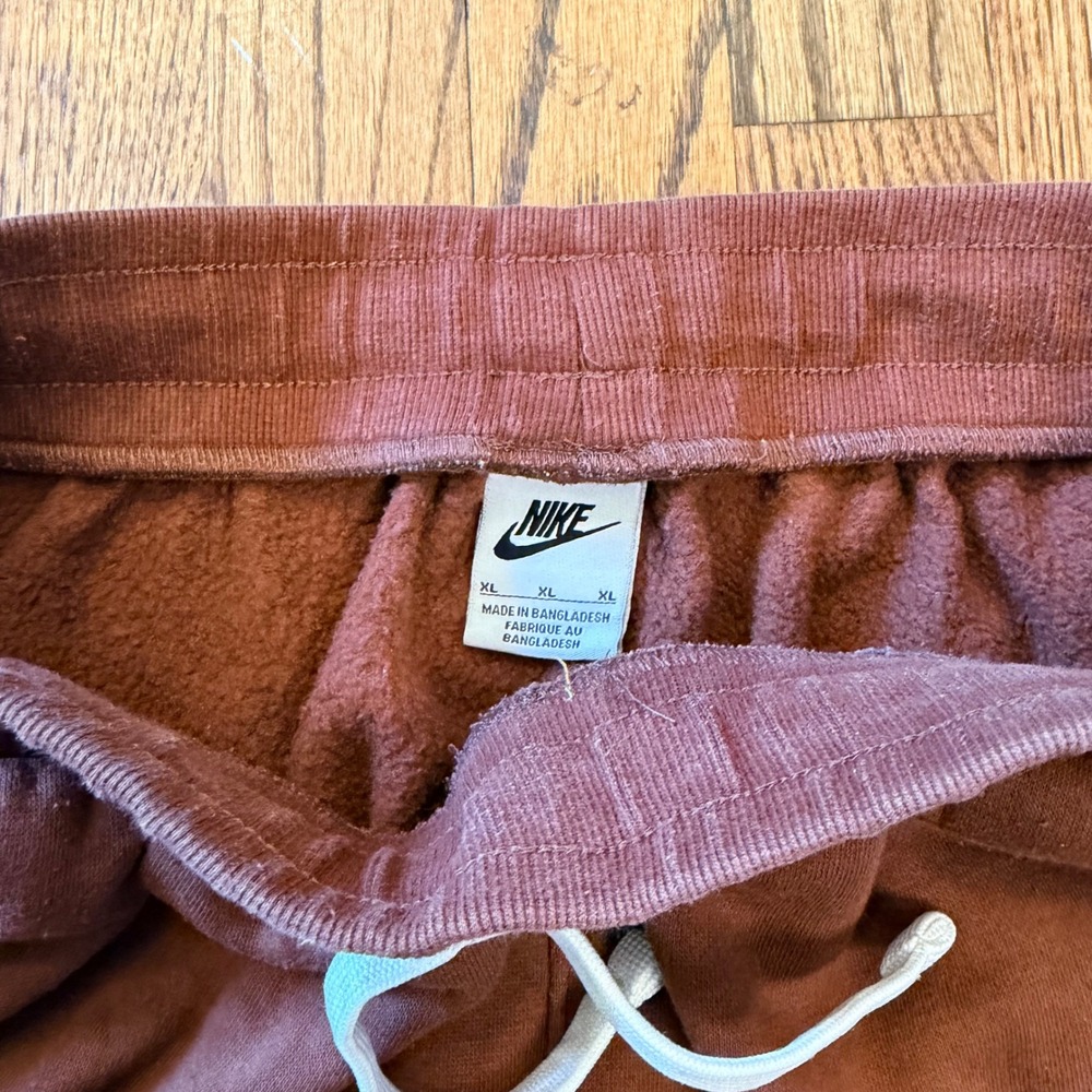 Nike Brown Jogger Sweatpants with White Drawcord - Picture 5 of 7